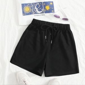 Solid Knot Front Track Shorts